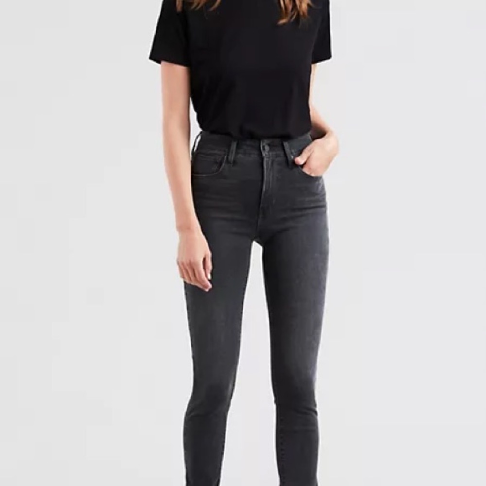 Levi’s 721 High Rise Skinny Jeans in Grey